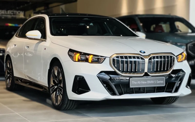 Rent-BMW-5-Series-in-Dubai-4 Rent-BMW-5-Series-in-Dubai-4